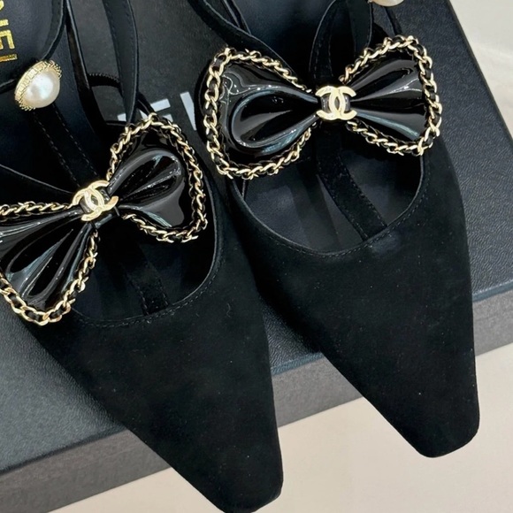 100% authentic Chanel bow heels with pearl embellishment for charity sale - Picture 8 of 12